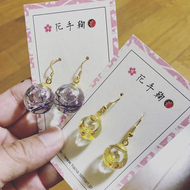 #ガラスドームピアス #かすみ草ピアス #ハーバリウムピアス #これから発送します #18ミリは大きくて可愛いのです #存在感抜群 #花手鞠